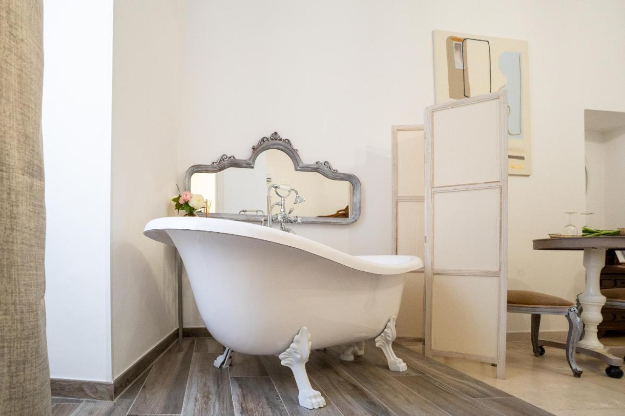 Corte Pietrantica - Charming Rooms & Suites Giovinazzo Exterior photo